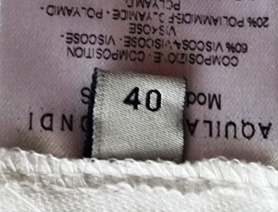 Textile label with fabric swatch and size information on a white background