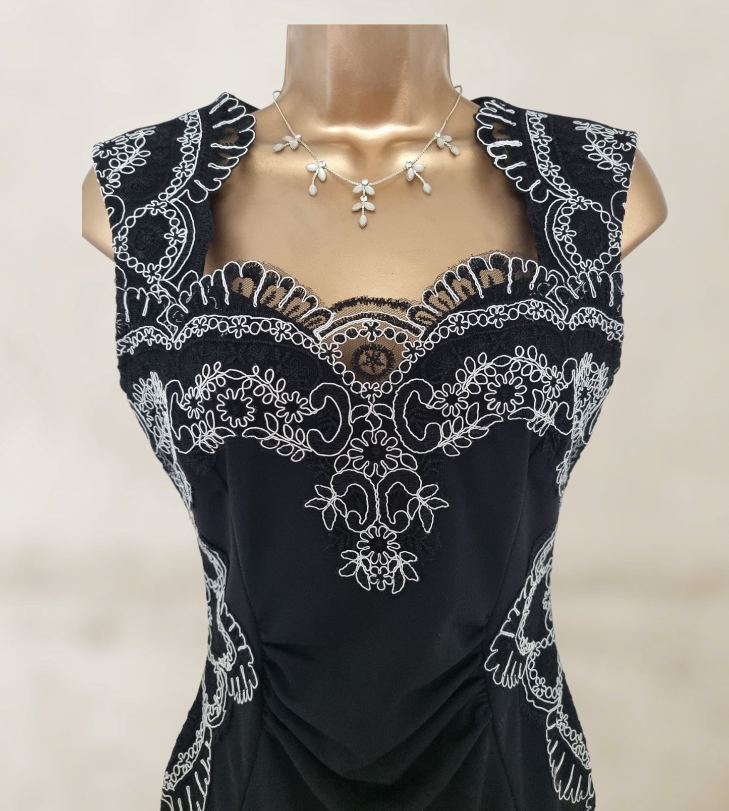 Lipsy Womens Navy & White Embroidered Bodycon Dress UK 10 US 6 EU 38 Timeless Fashions