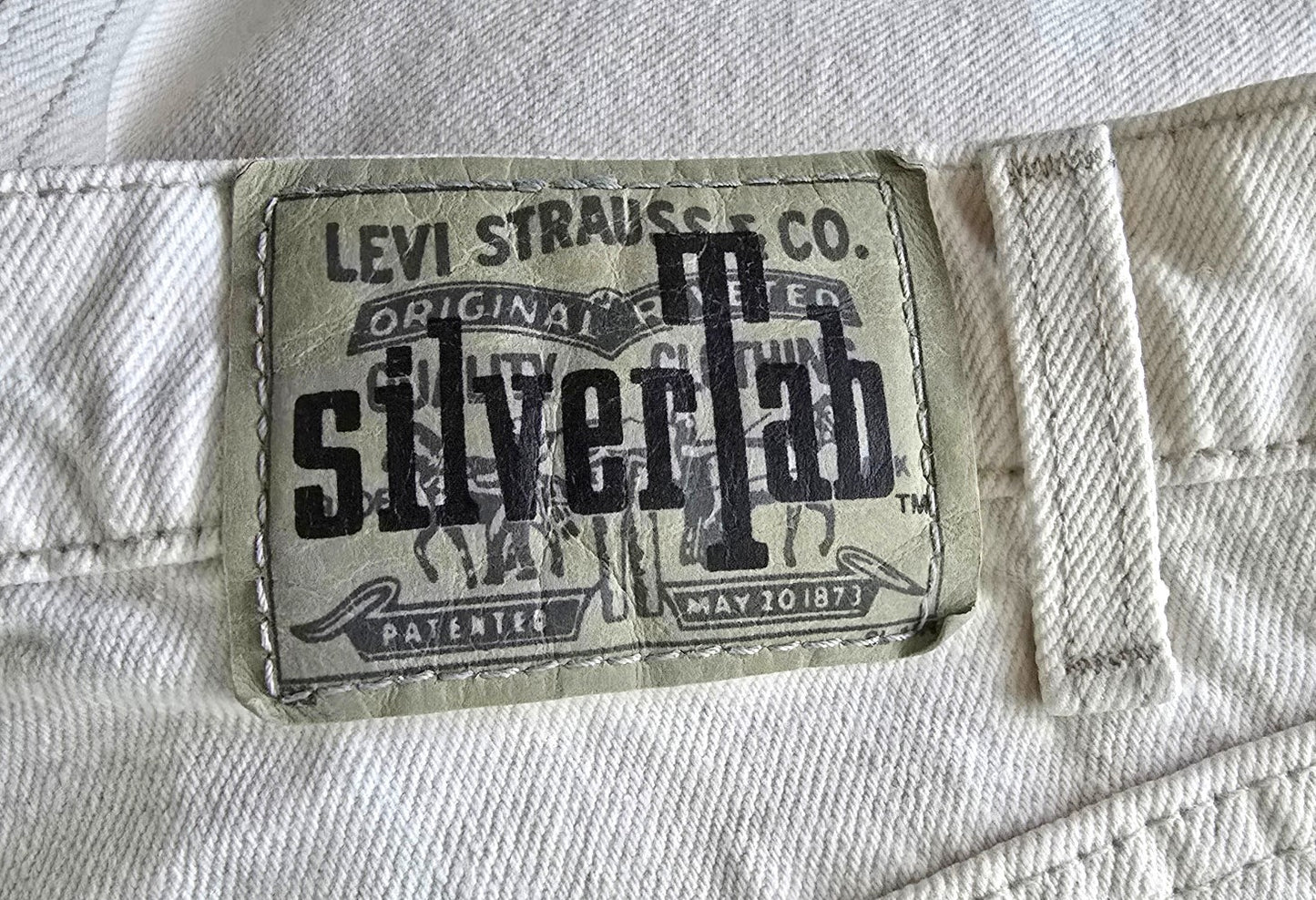 Levi Strauss Vintage Silver Tab Loose White Denim Straight Leg Jeans W33/L34 Timelessfashions