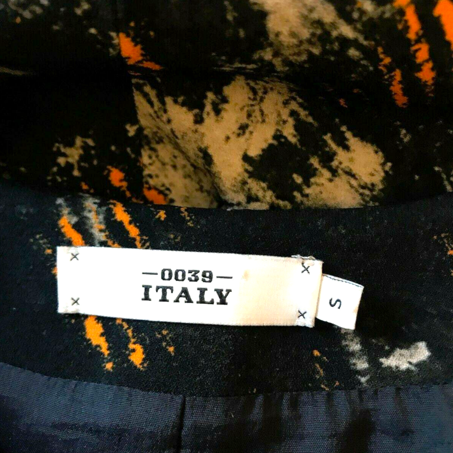 Textile with a label indicating '0039 ITALY' on a multicolored background