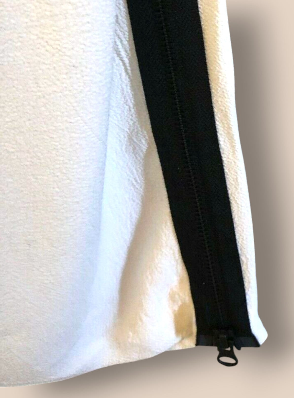 Yigal Azrouël Ivory Textured Crepe Black Zip Dress UK 8 US 4 EU 36 IT 40 Timeless Fashions