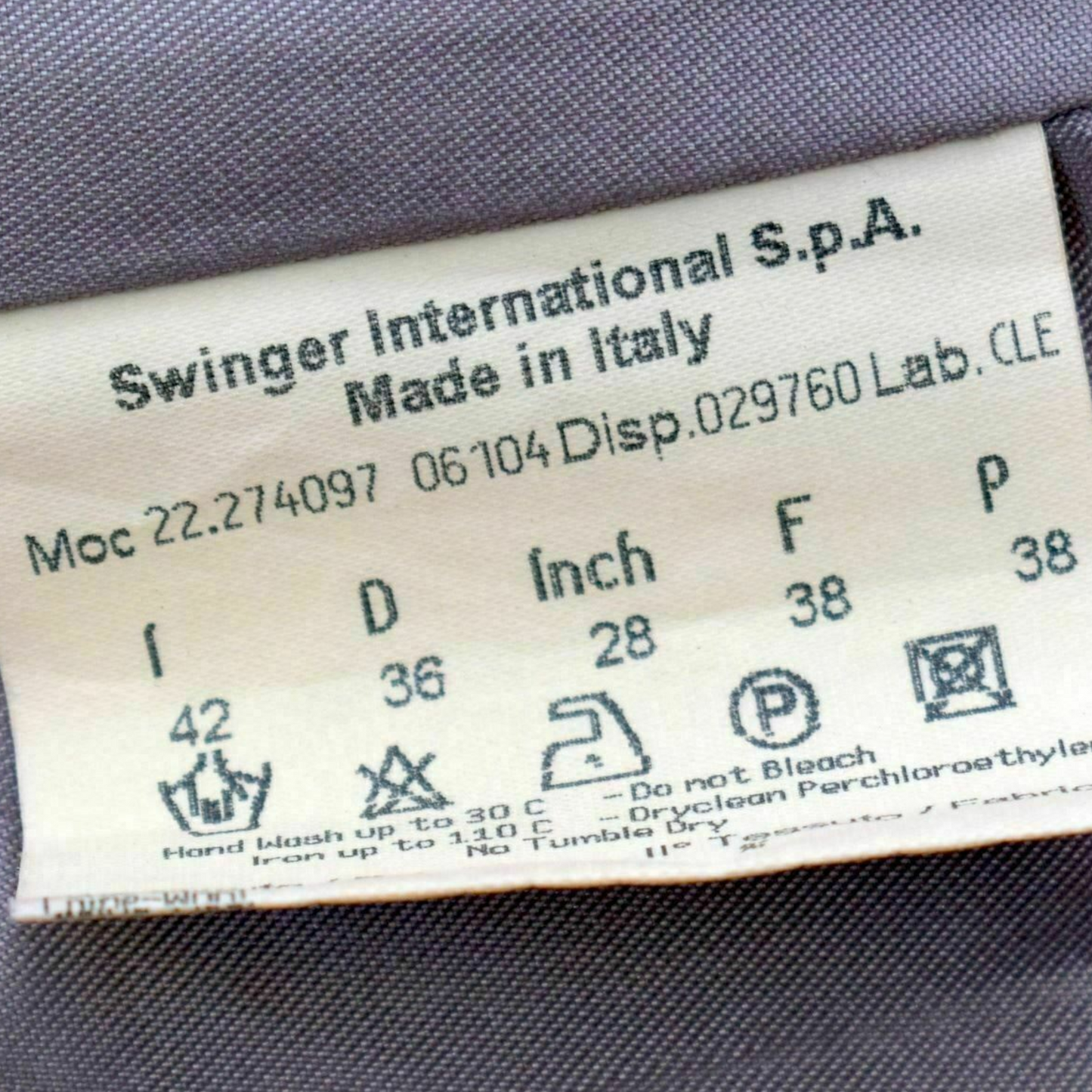 Fabric tag with 'Swinger International S.p.A.' branding and size information on a gray fabric background.