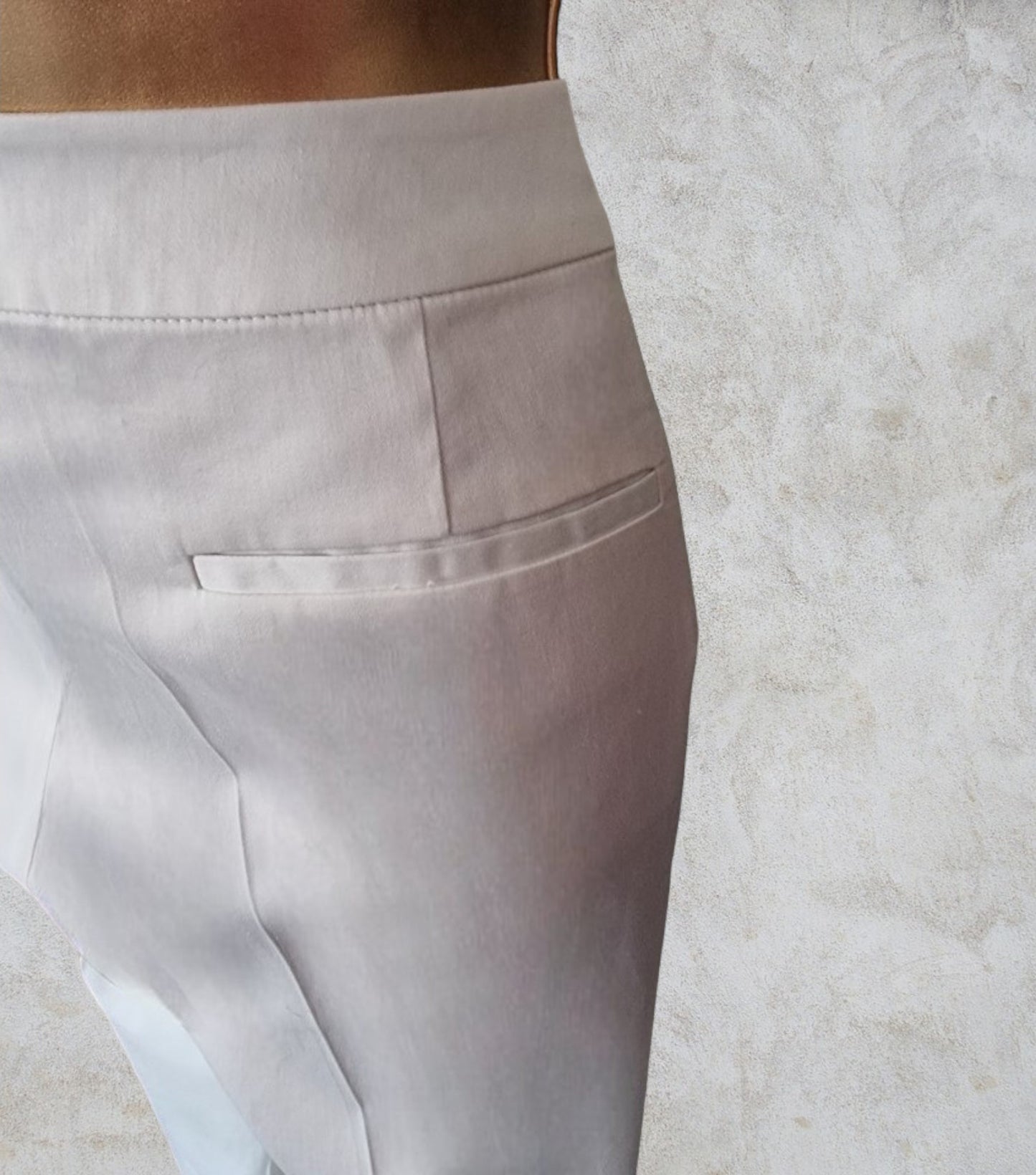Pomodoro White Cotton Cropped Stretch Trousers UK 18 US 14 EU 46 IT 50 Timeless Fashions
