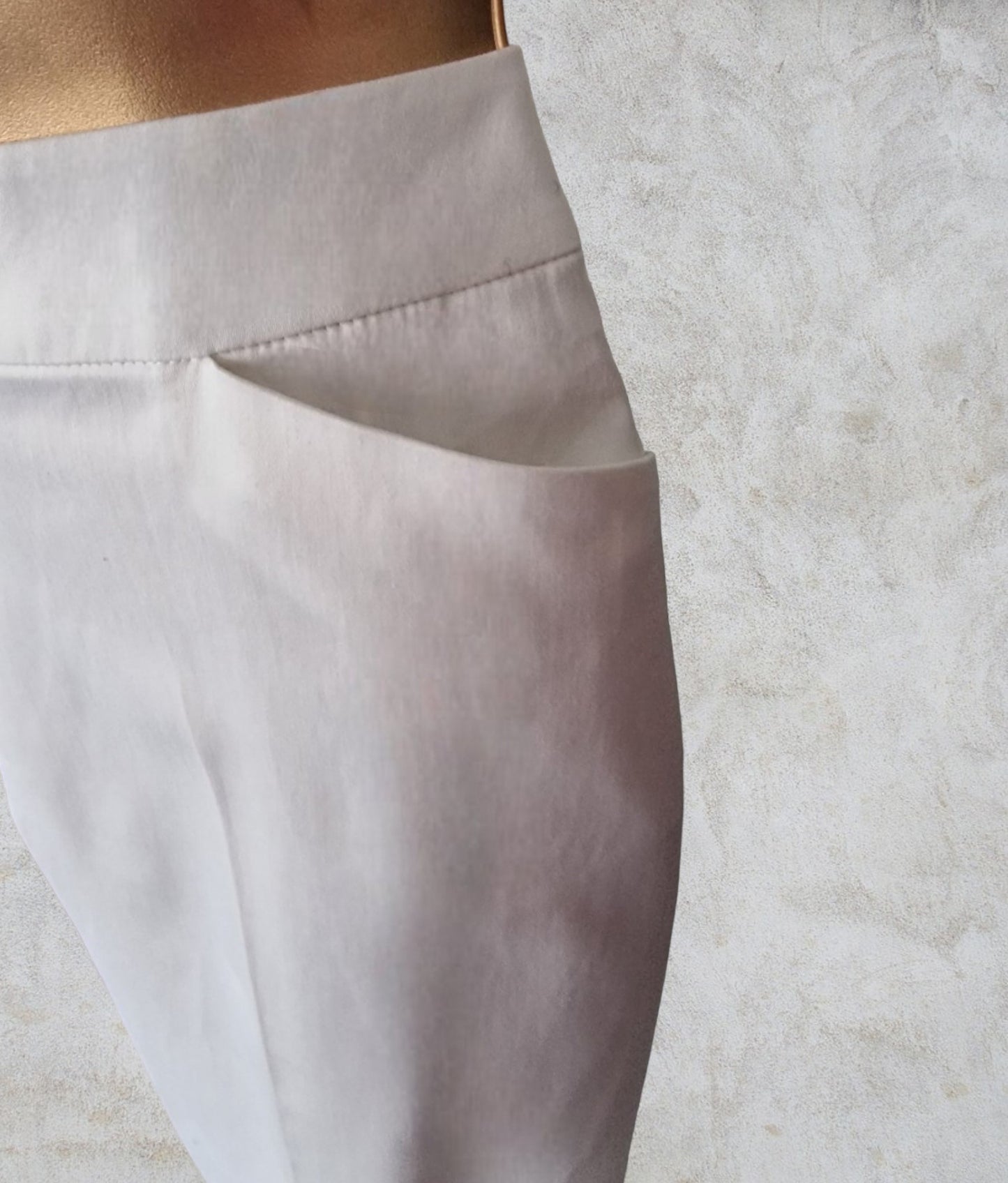 Pomodoro White Cotton Cropped Stretch Trousers UK 18 US 14 EU 46 IT 50 Timeless Fashions
