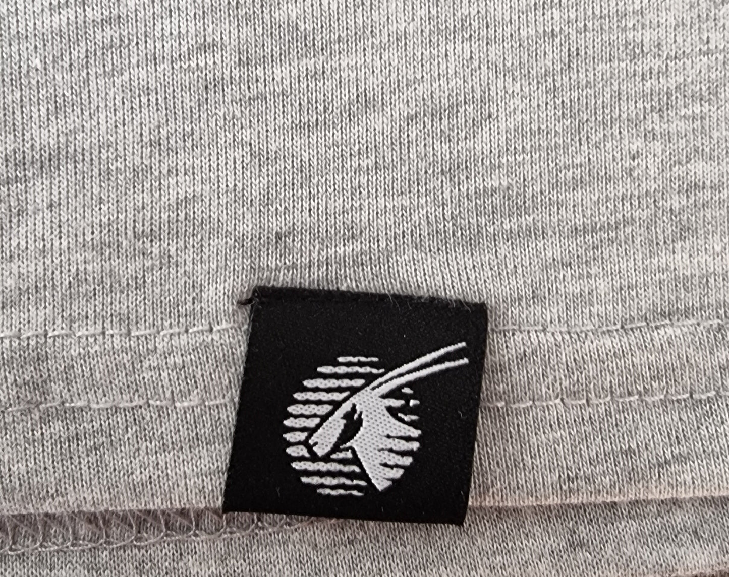 The White Company London Qatar Airways Mens Round Neck Top With Pocket Size M - Timelessfashions