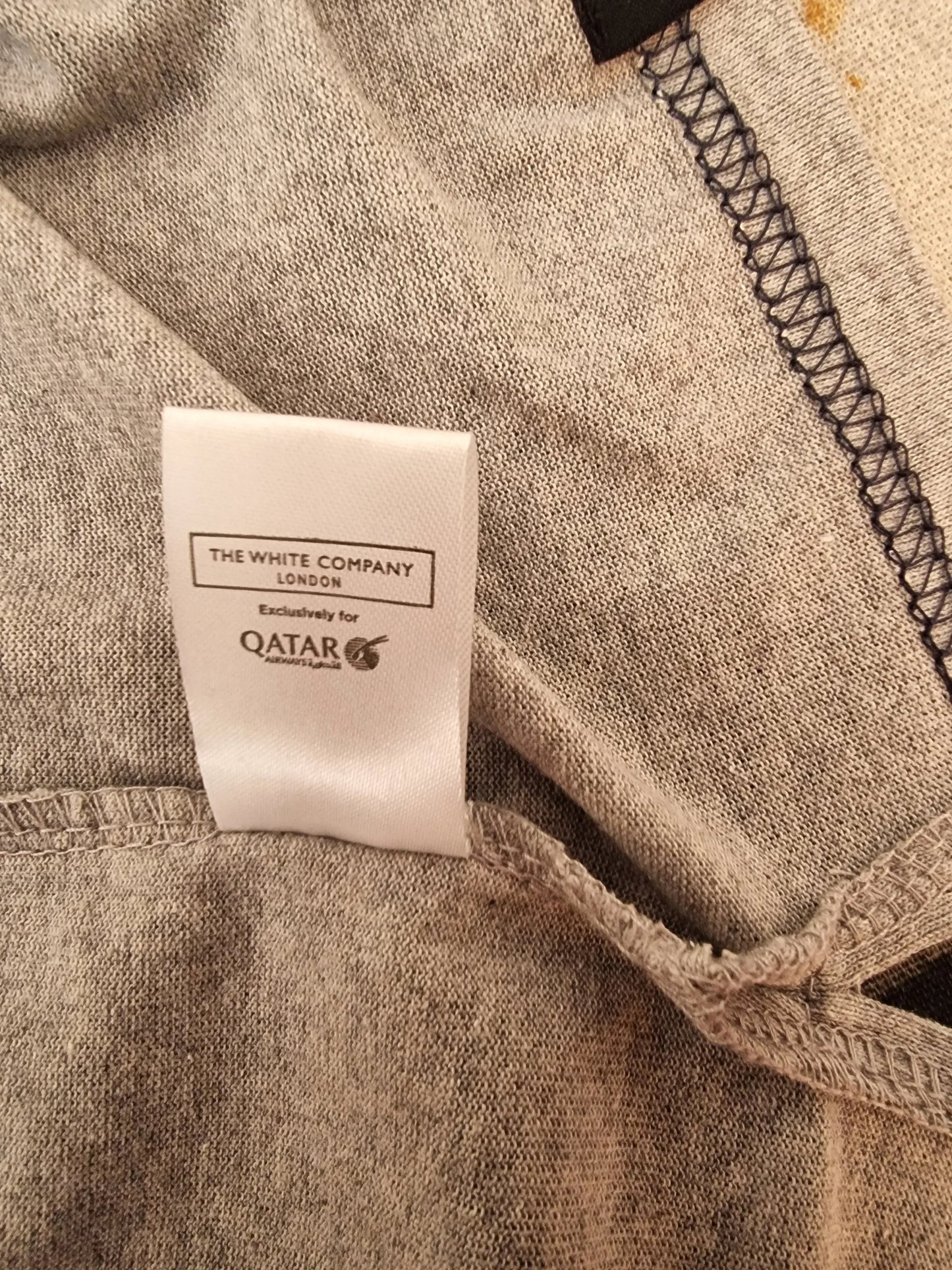 The White Company London Qatar Airways Mens Round Neck Top With Pocket Size M - Timelessfashions