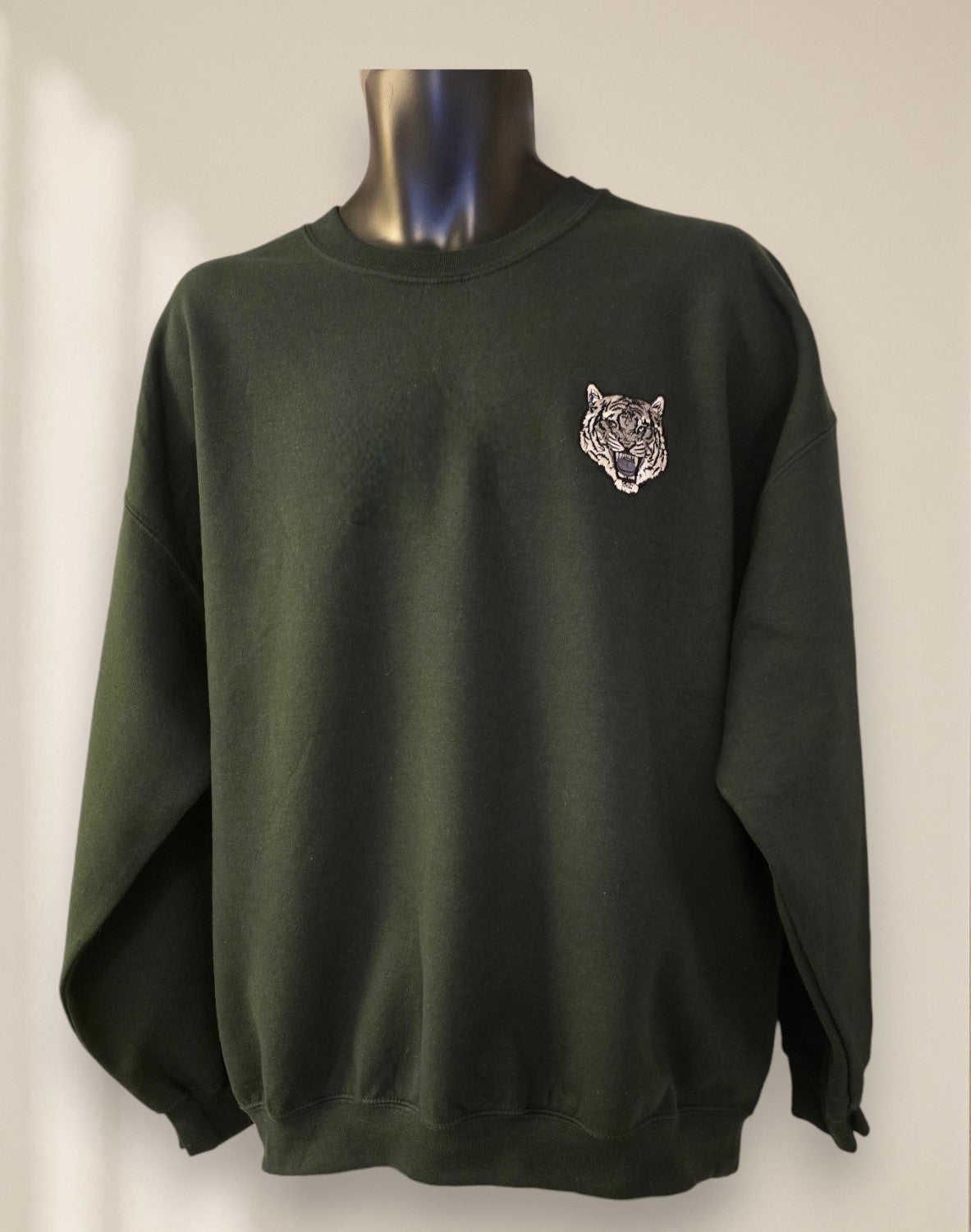 Topman Men’s Bottle Green Embroidered Tiger Sweatshirt Size XL - Timelessfashions