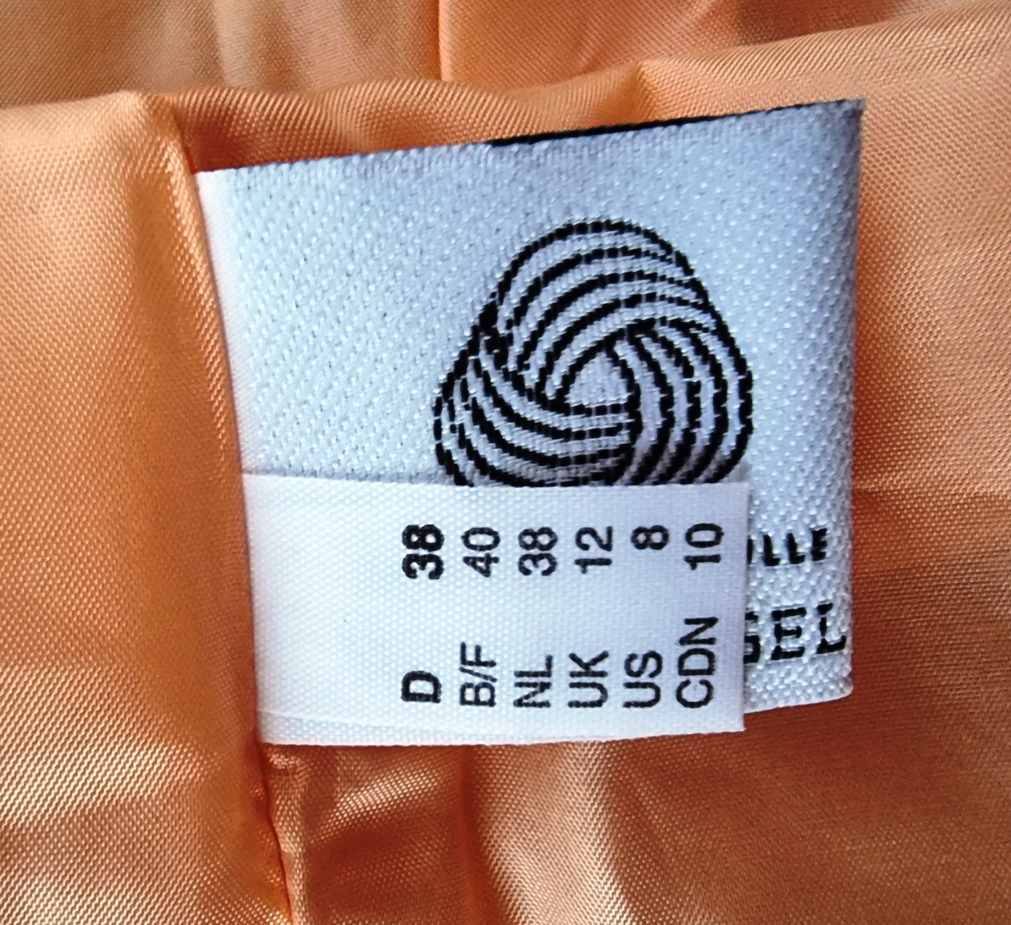 Louis Feraud Paris Peach Contraire Lined Wool Skirt UK 12 US 8 EU 40 Timeless Fashions