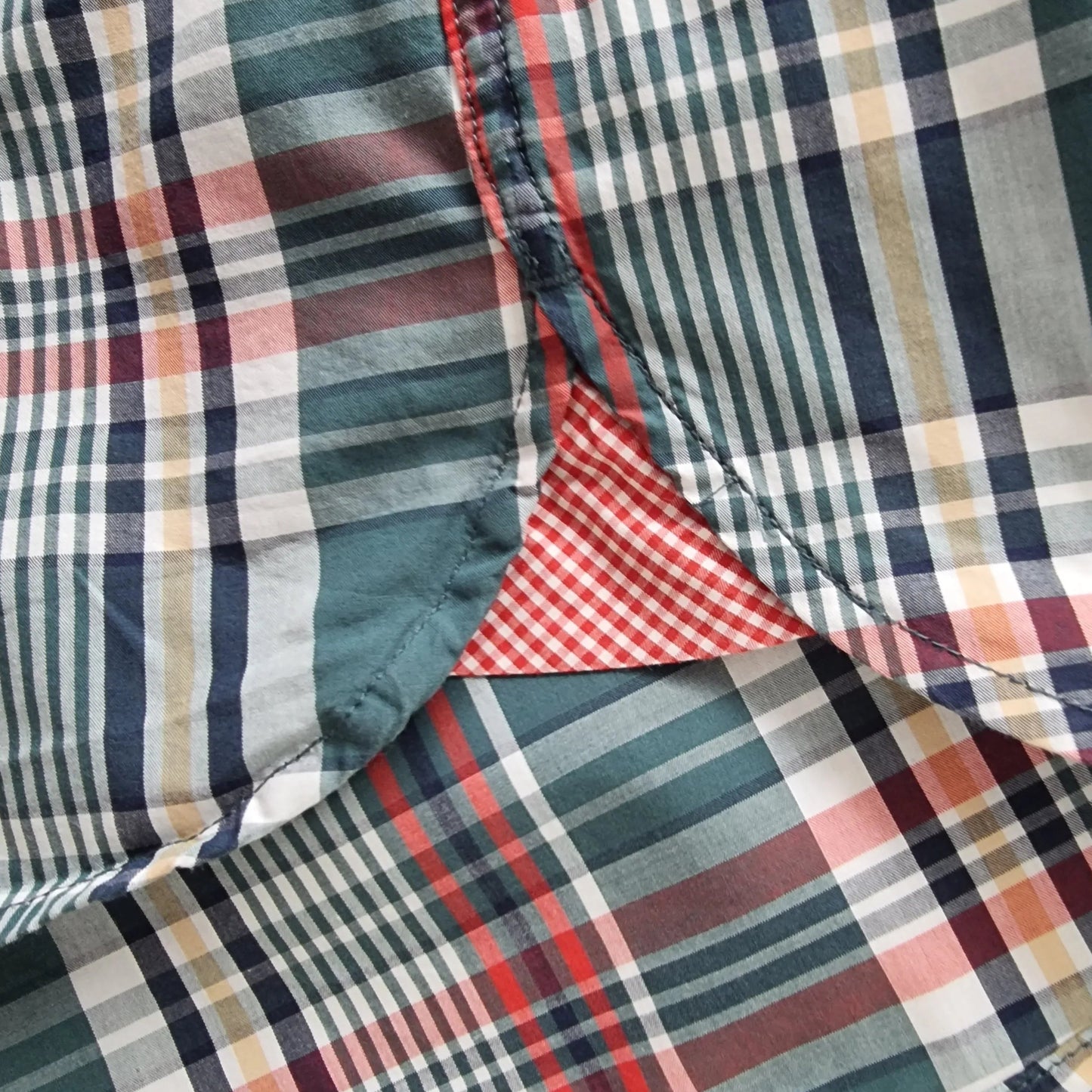 Tommy Hilfiger Men's Green & Red Check Long Sleeve Oxford Shirt Size 40 16 ½ - Timelessfashions