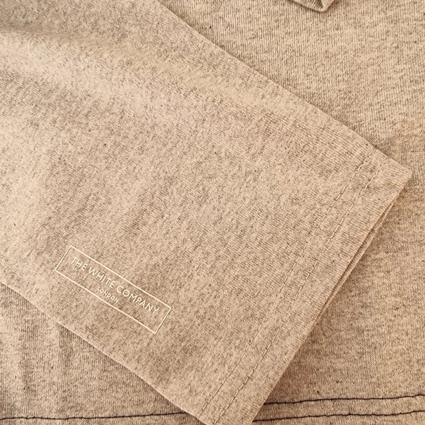 The White Company London Qatar Airways Mens Top Size M - Timelessfashions