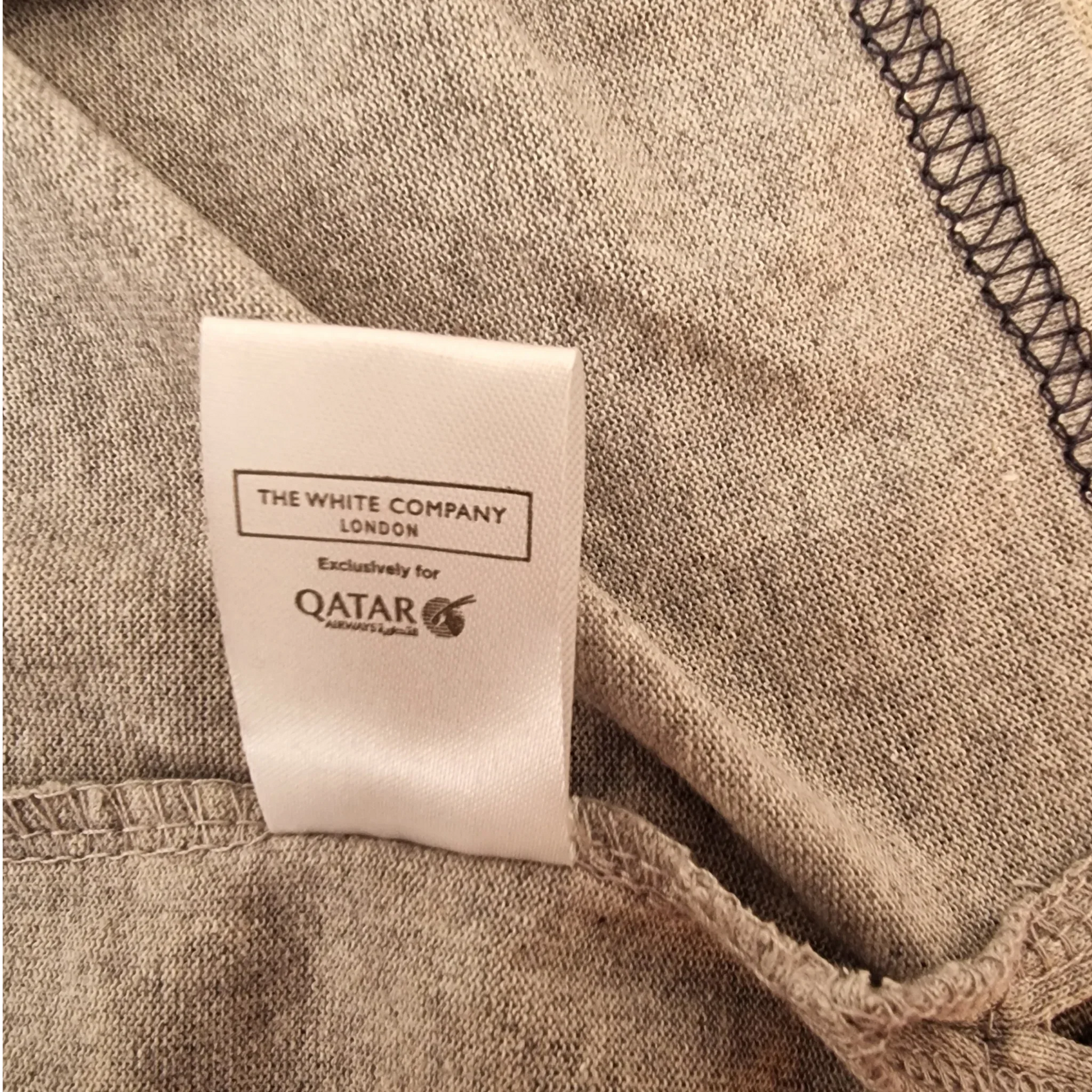 The White Company London Qatar Airways Mens Top Size M - Timelessfashions