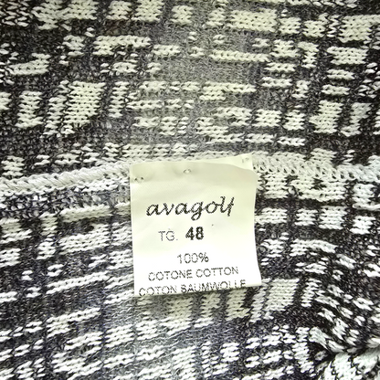 Clothing label showing Avagolf and size on textured background