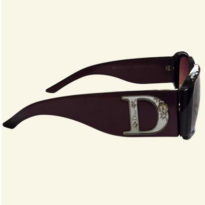 Side view of mauve sunglasses featuring the side 'D' logo on a white background