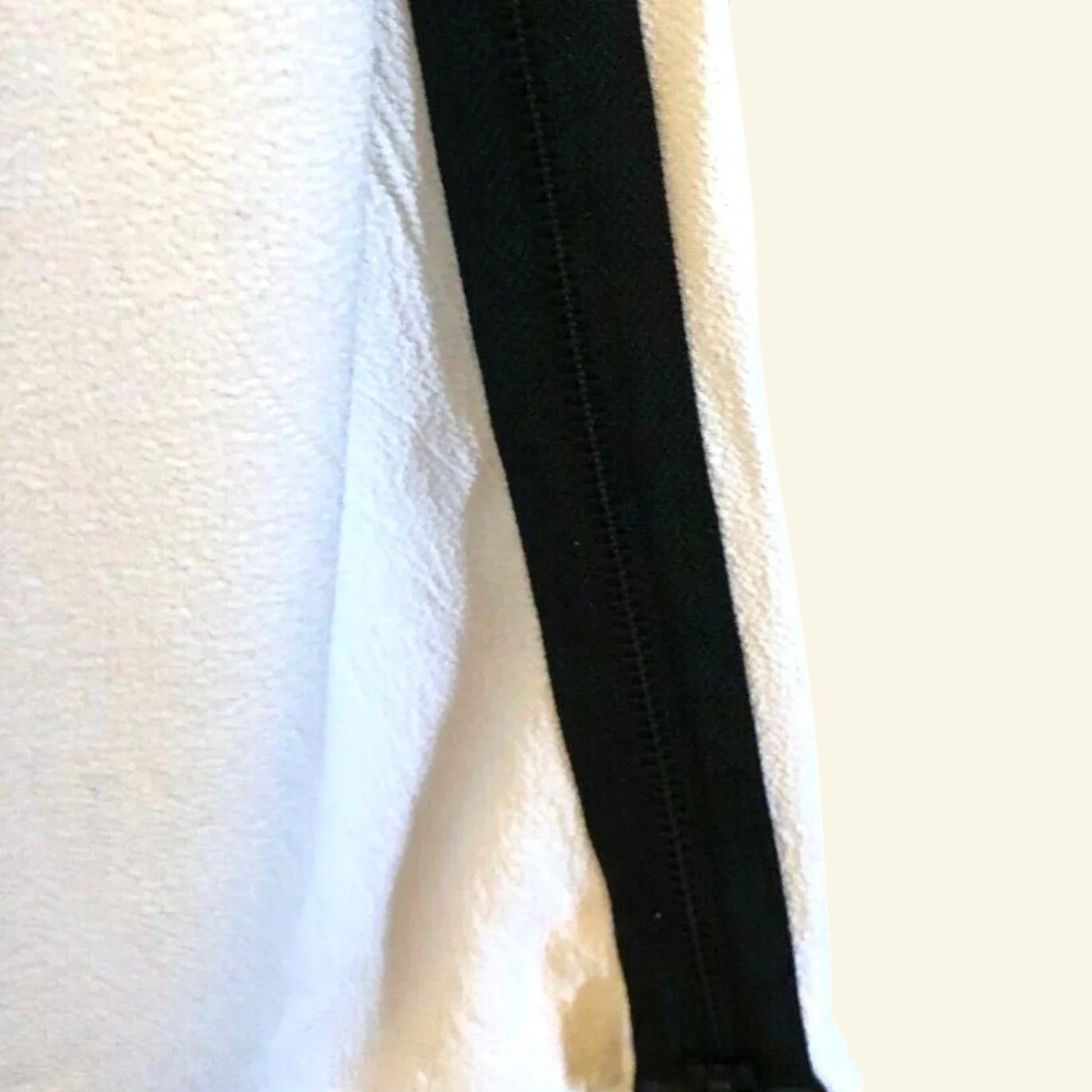 Yigal Azrouël Ivory Textured Crepe Black Zip Dress UK 8 US 4 EU 36 IT 40 - Timelessfashions