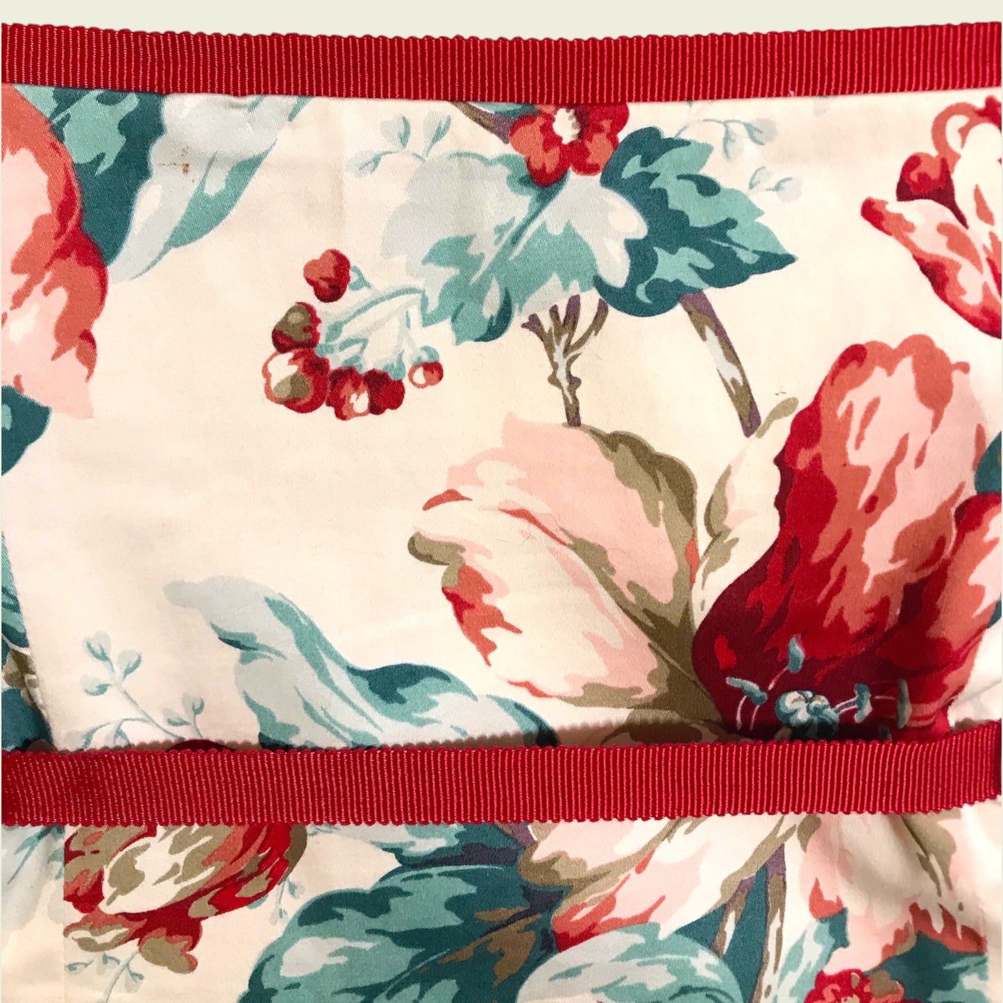 Floral pattern with red accents on a fabric background