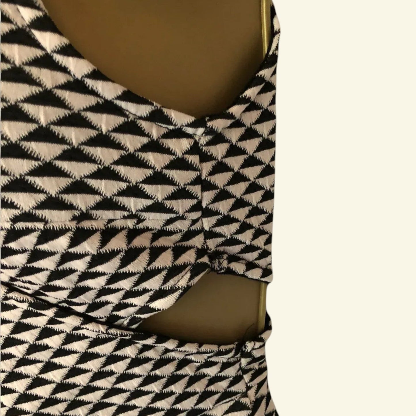 H&M Geometric Bodycon Cut-Out V-Neck Dress Size XS UK 6 US 2 EU 34 - Timelessfashions