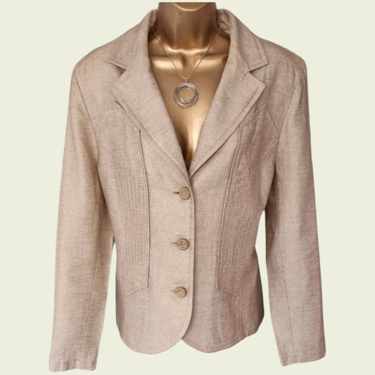 Beige blazer on a mannequin with a plain background