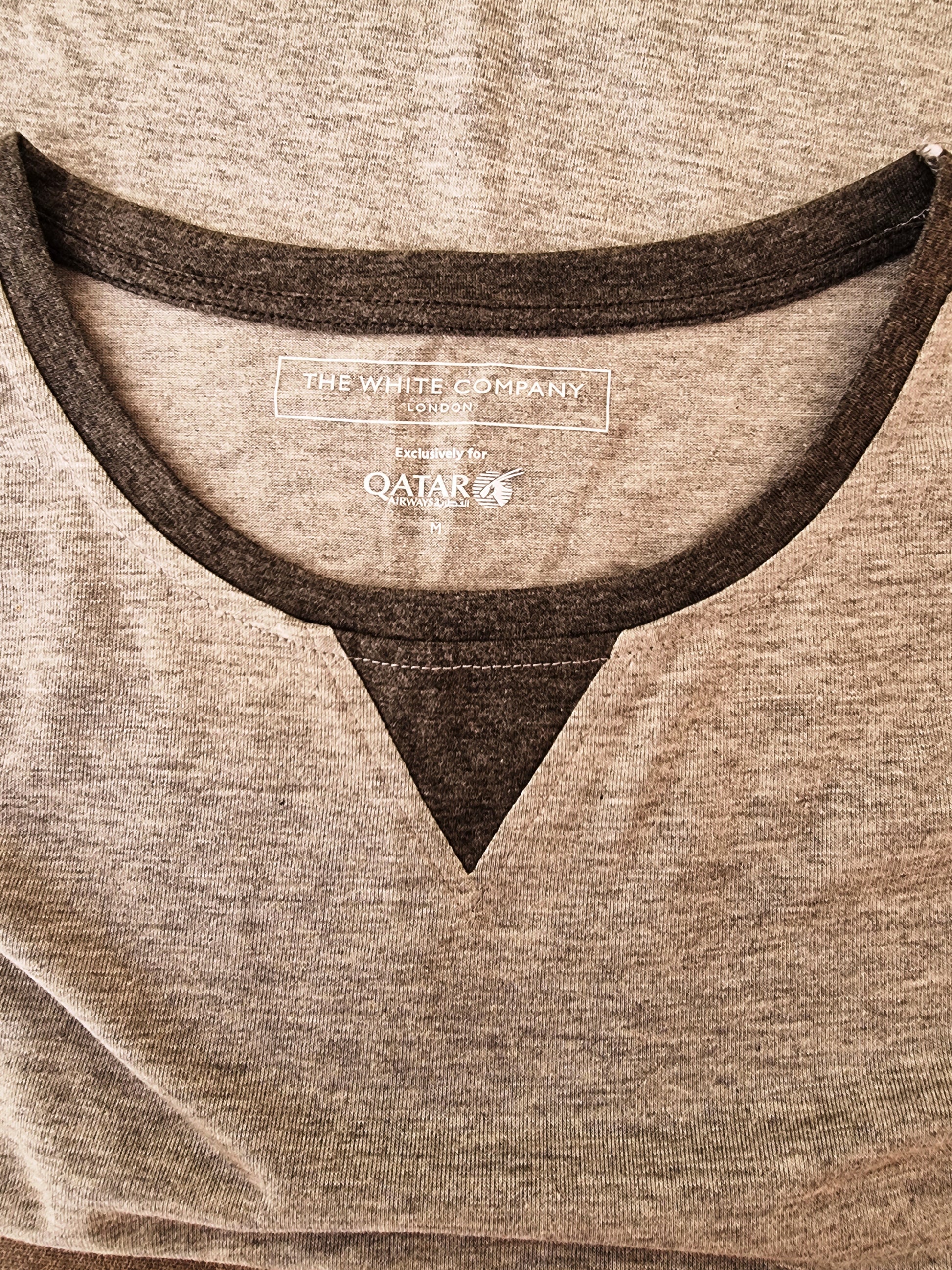 The White Company London Qatar Airways Mens Round Neck Top Size M - Timelessfashions