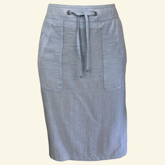 Barbara Lebek light blue summer pencil skirt with drawstring waist and front pockets. Made of 82% Viscose, 18% Polyamide.