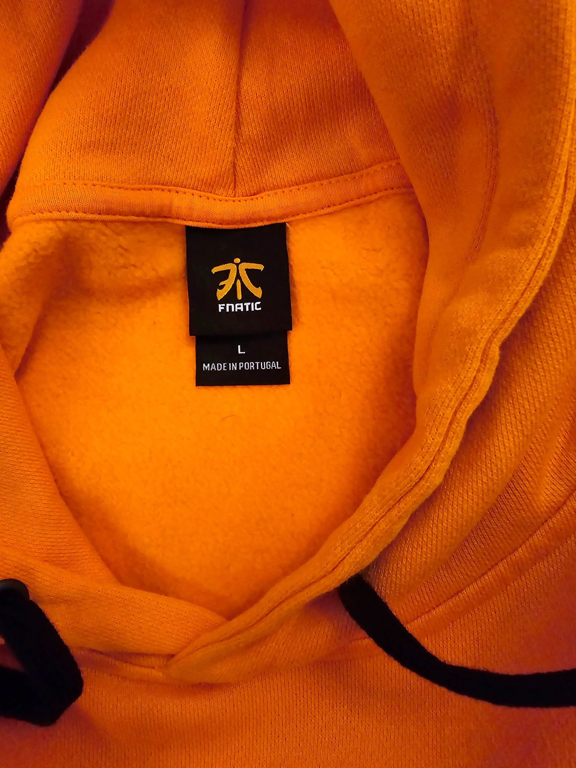 Timelessfashions orange 100% cotton unisex hoodie with Fnatic logo, size L.