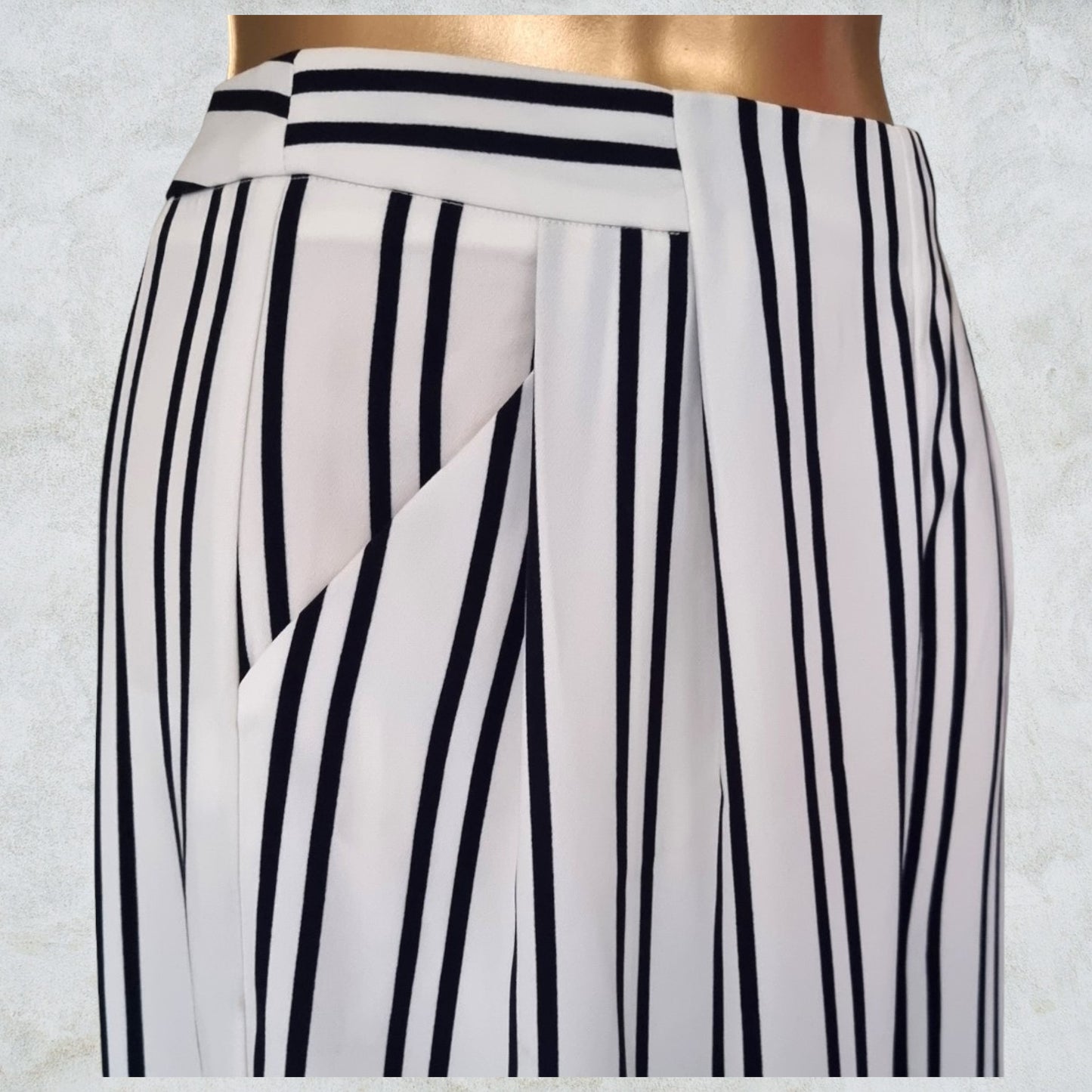 Warehouse Women's Navy & White Stripe Wide Leg Crepe Culottes UK 10 US 6 EU 38 Timeless Fashions